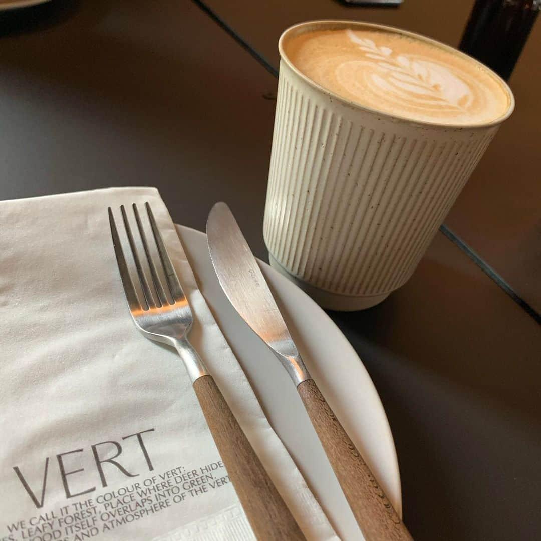 ソルジさんのインスタグラム写真 - (ソルジInstagram)「머 묵으까🧐  #brunch #VERT #즐거운주말보내요💕」11月15日 12時26分 - soul.g_heo