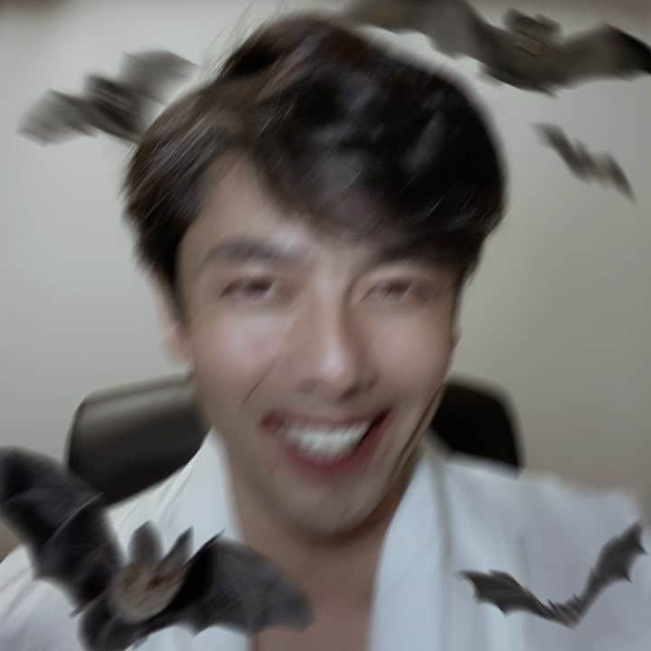 山中崇史のインスタグラム：「劇団扉座第68回公演 扉座40周年記念★with コロナ緊急前倒し企画 『10 knocks ～その扉を叩き続けろ～』 作:横内謙介 演出:横内謙介 他  東京公演 12月5日(土)～12月13日(日)　紀伊国屋ホール 出演 扉座劇団員 豪華客演俳優陣でお送りいたします！  5(土)18:00 『夜曲　－放火魔ツトムの優しい夜―』 6(日)14:00 『フォーティンブラス』 7(月)19:00 『曲がり角の悲劇』 8(火)19:00 『ジプシー　－千の輪の切り株の上の物語－』 9(水)19:00 『きらら浮世伝』  10(木)19:00 『いとしの儚　－100DaysLove－』 11(金)19:00 『新羅生門』 12(土)14:00 『愚者には見えないラ・マンチャの王様の裸』  12(土)18:00 『アゲイン　－怪人二十面相の優しい夜ー』 13(日)14:00 『歓喜の歌』  チケット 全席指定・税込　 前売5000円　当日券5500円 学生3000円 (扉座でのみ取扱・当日学生証持参) ★プレミアムシート★（全ステージ共通通し券） 前売 15席限定 30000円 (当日不可) 10ステージ通し券 座席全公演同一席 特別チケットを会場でお渡し(本人以外使用不可) お好きな出演者(劇団員のみ)のサイン入り豪華パンフレット付 ※扉座オンラインチケットでのみ取扱※ ※キャンセル払い戻し不可  #扉座 #山中崇史  #10knocks  #アゲイン #怪人二十面相」
