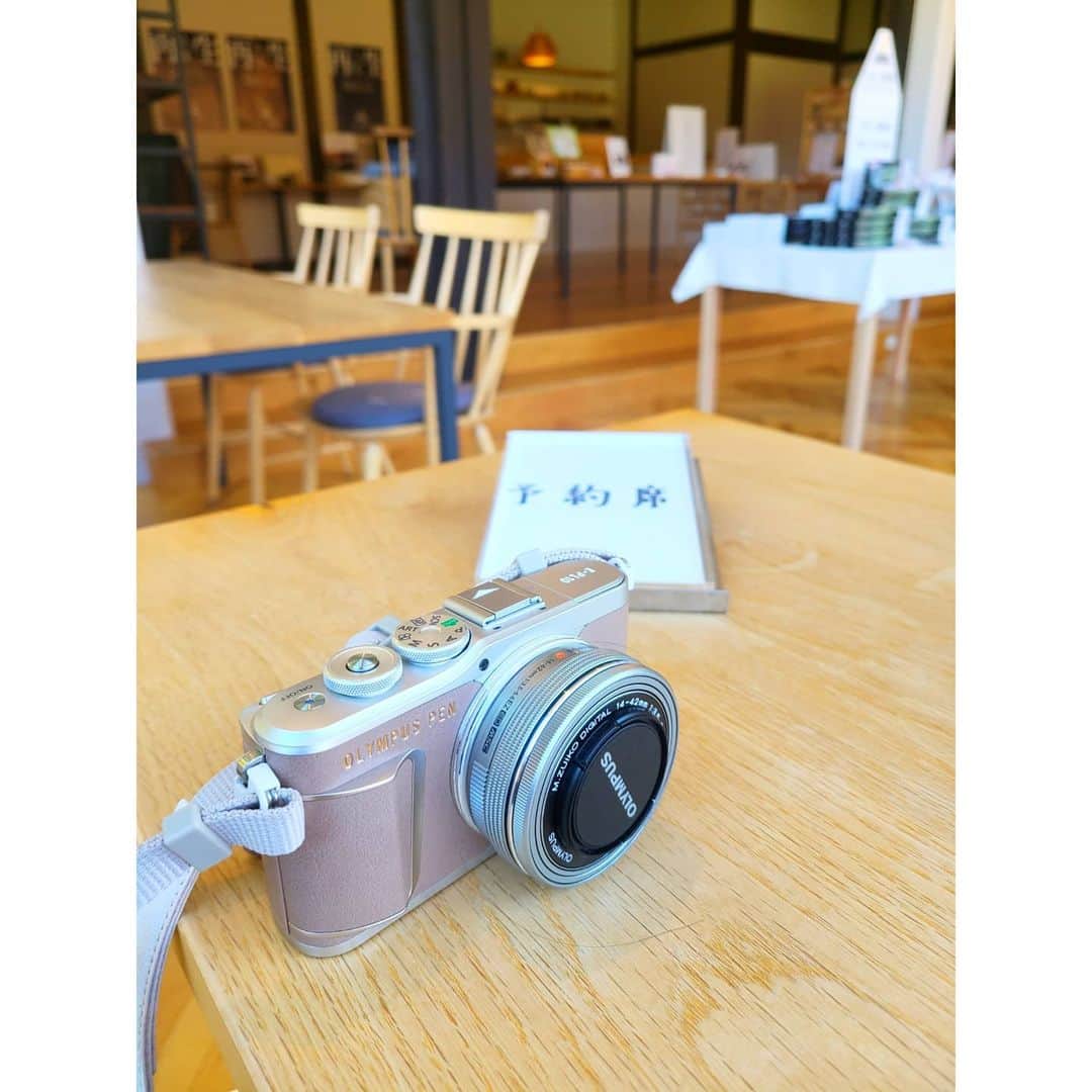 中村まきさんのインスタグラム写真 - (中村まきInstagram)「再会。今日のこの場所はまた特別な気がして。 良い話しも、良い香りも、美しい風景も全て宝物。  13時すぎからライブ配信やります。  #禅心生活  ＝＝＝＝＝＝＝ ■ご相談・公式LINE＞ プロフィール @buchimaki_1121 から公式LINEまたは、DMからお気軽に！ ――――――――――――﻿  #経営者 #フリーランス #自営業 #中小企業 を対象としたブランド価値を高めて広告費をかけず、 売上を伸ばし顧客獲得を目指す経営コンサルプロデュース。﻿ 　※詳細はプロフィールURLから！ ﻿ ――――――――――――﻿ ﻿． #集客#ブランディング #宮崎サロン#カフェ好き#福岡#インフルエンサー #SNS集客#社長#宮崎美容室#引き寄せ#マーケティング#潜在意識#地方#美容室#人吉カフェ #美容サロン#Instagram#紅葉 #宮崎#コンサルティング #お寺カフェ」11月15日 12時55分 - buchimaki_1121
