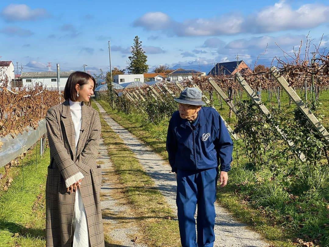 上条百里奈のインスタグラム：「🍇🍾 大正時代から続く老舗ワイナリー 「五一ワイン」を取材しました😊 91歳の林社長がとにかく魅力的😍✨ ・ ワイン好きな方はぜひ飲んでみてね✨ ・ #介護 #介護福祉士 #caregiver  #五一ワイン #ワイナリー #塩尻市 #塩尻ワイナリー #91歳のスーパー経営者 #ellegourmet #wine #chardonnay #merlot #ナイヤガラ #地元pr #ワインの街 #🍇 #iPhone12の画質の良さに感動 #iPhone8からの脱出」