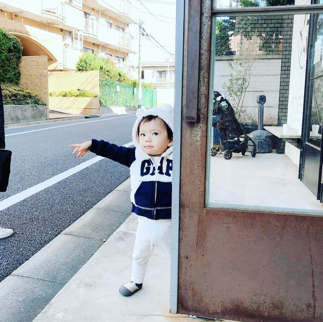 斉藤マリナ(さいまり) さんのインスタグラム写真 - (斉藤マリナ(さいまり) Instagram)「突然かわいい動きし始めたので慌てて撮影する母🤦‍♀️ . (パパはカメラの後ろで全力いないいないばあしてる) . #1歳4ヶ月#男の子ベビー#親バカ部ig_baby  . #gapbaby#Gapベビーモデルコンテスト#Gapボーイ#ブラナンクラブ」11月15日 13時27分 - saitoh_marina