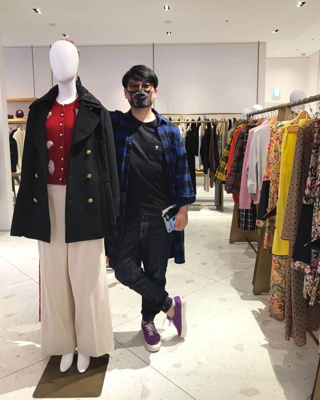 のインスタグラム：「サローネ参上です！ お待ちしてまーす❤️」