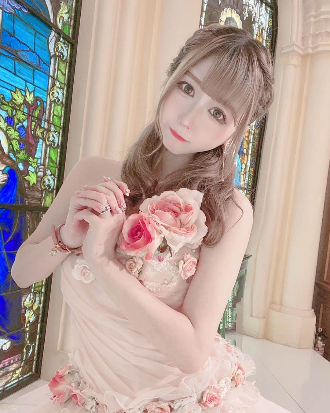 あいにゃんさんのインスタグラム写真 - (あいにゃんInstagram)「このピンクにお花のドレスがきたかったからきれて嬉しかった〜🥰🥀💕 色々写真撮った(ᐡ⸝⸝- ̫ -⸝⸝ᐡ) * *  #セントラファエロチャペル銀座 #ラファエロカフェ #チャペル #式場 #ウェディングドレス #ウェディングフォト #ドレス #ドレス試着 #プリンセス #ブライダルモデル #weddingdress #ginza #afternoontea #銀座カフェ #銀座 #アフタヌーンティー  #自撮り女子 #被写体 #メイド #コンカフェ #アイドル #モデル #撮影会モデル #美男美女と繋がりたい#japanesegirl #maid #followforfollowback #いいね返し #フォローミー」11月15日 13時38分 - ainyan0310