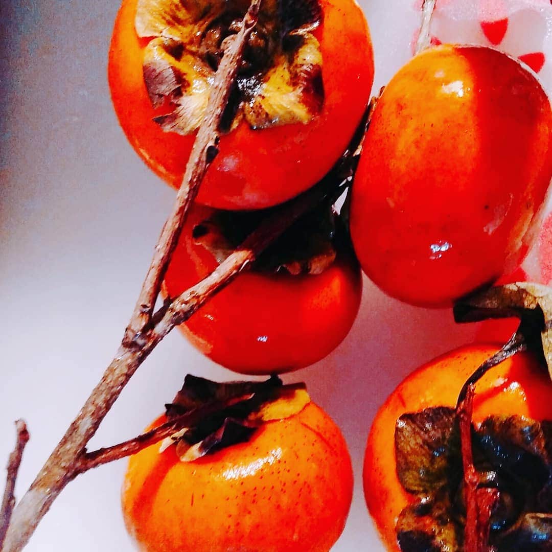 友利愛美さんのインスタグラム写真 - (友利愛美Instagram)「柿をいただいたので、牛乳とミキサーにかけて柿ミルクジュースにしたよん♡🍂美味しかった😍🧡 #フレッシュジュース #persimmon #フードプロセッサー #ミックスジュース #柿」11月15日 13時45分 - aimitomori
