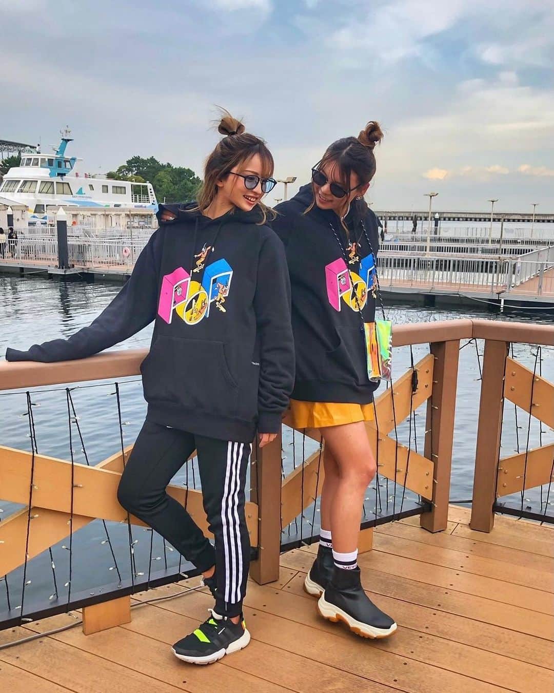 あやごるふのインスタグラム：「安美ちゃんのお誕生日祝いでお出かけした日🐬🏖﻿ ﻿ ﻿ おしゃれな感じ（1〜2枚目）からの﻿ 疲れ切ったカップル感（3枚目）からの﻿ 顔の向きが奇跡のシンクロ（4〜7枚目）からの﻿ 撮影も忘れて普通に会話してるやつ（8〜10枚目）﻿ ﻿ ﻿ ﻿ ﻿ #groundnace﻿ #ground_n_ace﻿ #グランダンエース﻿ #サコッシュ﻿ #street #ストリート #streetfashion #ストリートファッション #ラグジュアリー #ラグジュアリーストリート #ファッション #fashion #style #クリスマス #ゴルフ女子 #ゴルフ男子 #クリスマスコーデ」