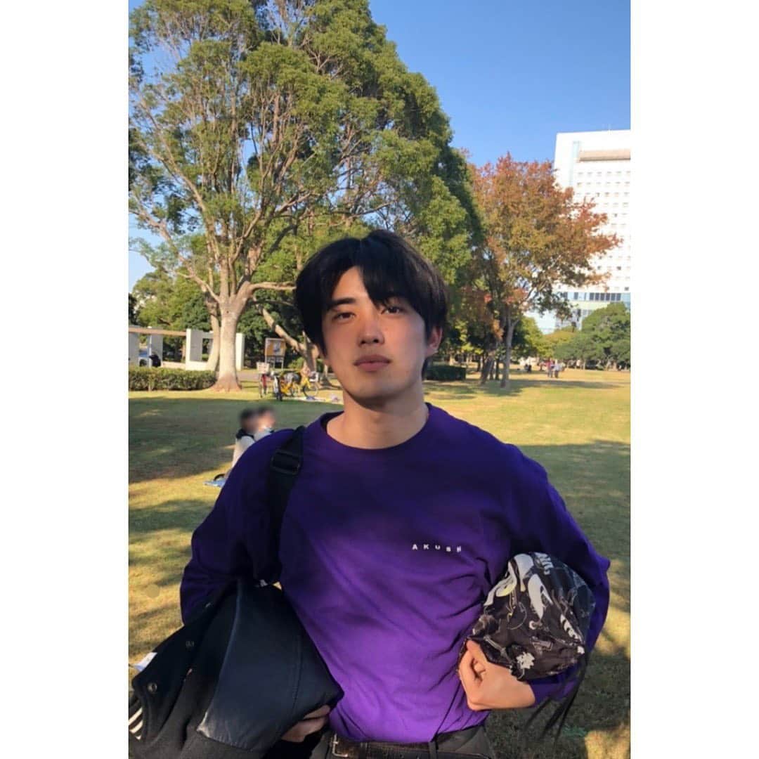 のインスタグラム：「先日久しぶりに友達と先輩達と チームを組んでサッカーをしてきました！ 初のトーナメント戦をして 4試合無敗の優勝をしました。 まさかの優勝の特典はなかったけど 体を動かして最高に楽しかった😌 勝ったから最後にドヤ顔で写真を撮りました😎」