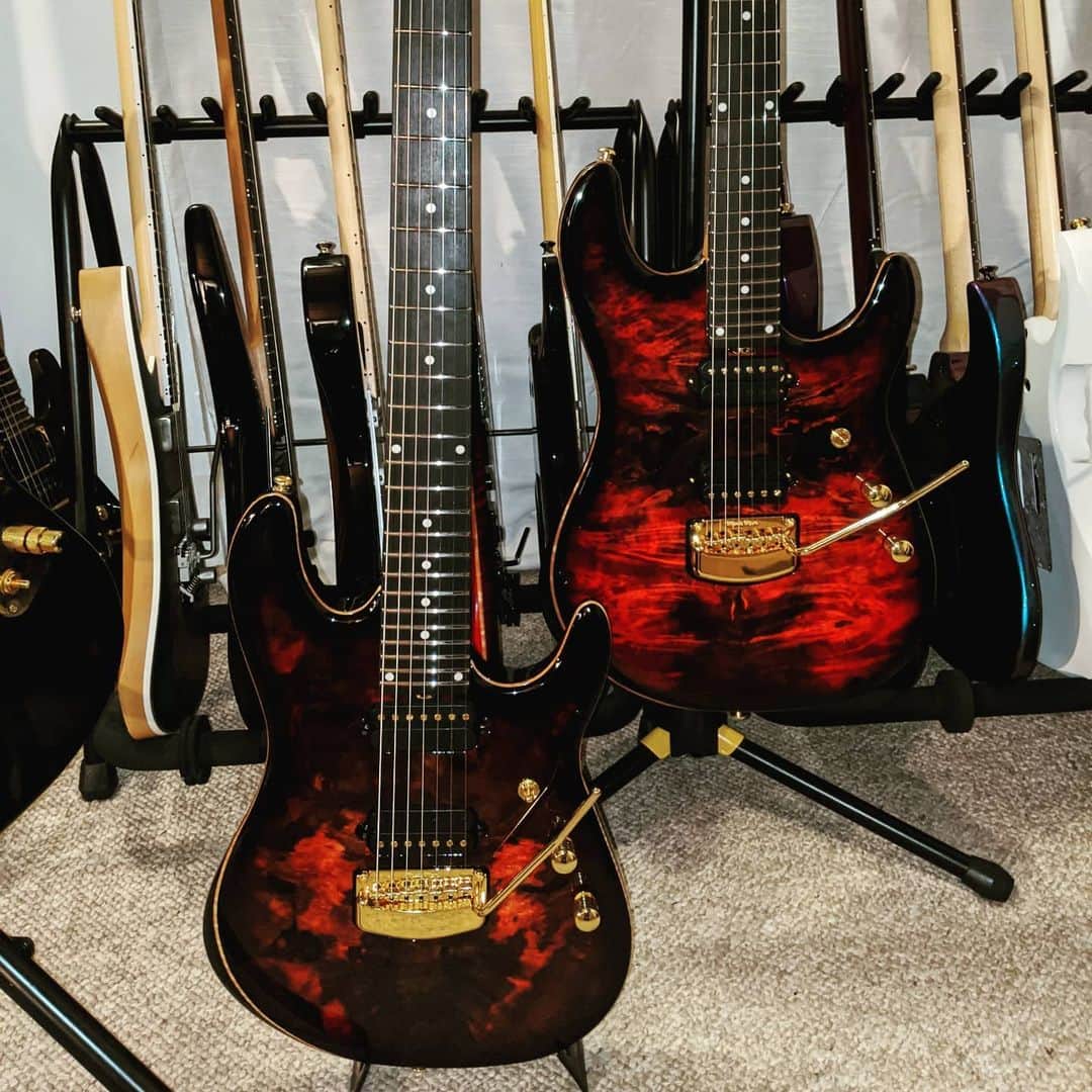 ハーマン・リさんのインスタグラム写真 - (ハーマン・リInstagram)「Thank you @jasonreevesrichardson for getting me 2 of his new @music_man signature guitars. Can't wait to try them out on my @twitch livestreams. The 6 or the 7 string model?.. if you had to pick one. 😁 #dragonforce #hermanli #guitarcollection #guitarcollector #vintageguitar #guitars #electricguitar #guitarsofinstagram」11月15日 14時05分 - hermanli