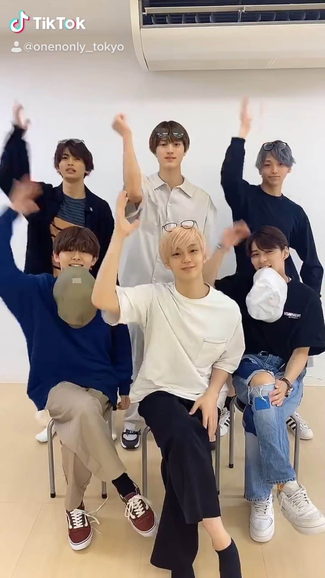 のインスタグラム：「We are ONE N' ONLY!  L→R Back row NAOYA,KENSHIN,HAYATO  Front row EIKU,REI,TETTA  Follow me! 😘🤙  #ONENONLY #ONO #ワンエン」