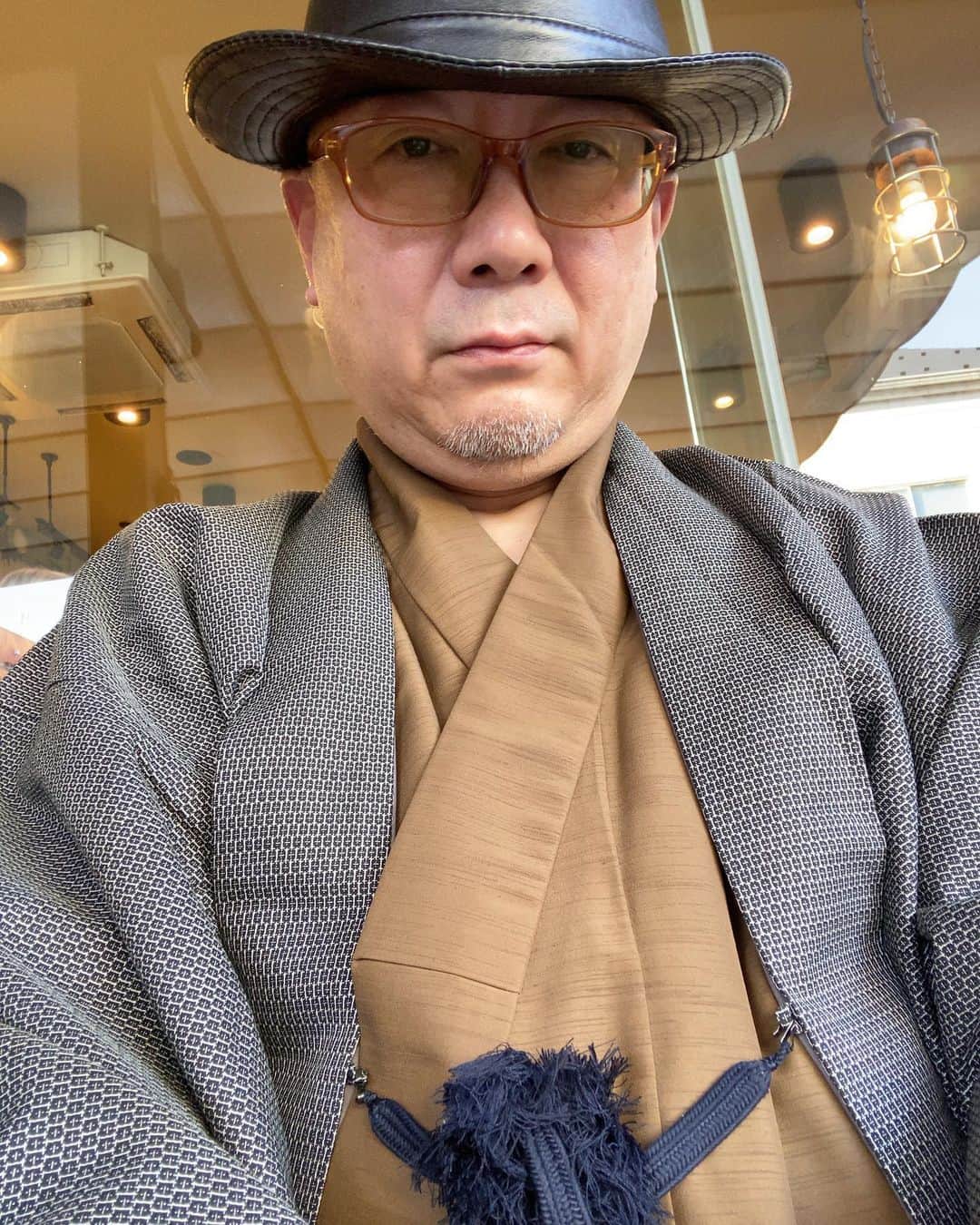 森田繁のインスタグラム：「井の頭公園口スタバのテラスで、ビタミンを生成しながらKindleでミステリでも読もうと吉祥寺に来たものの、人出の多さに寒気を感じる。みなさまご安全に。」