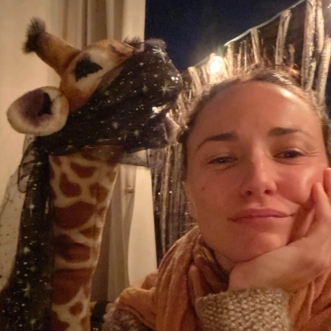 ブリアナ・エヴィガンのインスタグラム：「Conversations with giraffes... we really just went through it. As you know, animals, to me, speak the invisible langauge in between space that we’re constantly missing in a day that I really  look for. This is a massive stuffed animal but it had the same effect. When I saw it, I made it a part of my dinner table sitting on a chair and all I thought is I’m so excited for Maxito my boy to meet a family of giraffes in Africa. Gerald asked me, “will max taste my pee” and I laughed, I said “max is very particular but it’s possible” all I know is if he tasted your pee he’d be in.” I’ve had many nights in the bush with many surprises that I hope to one day find the words to explain how it feels when they cross your path. The big 5, all the little microorganisms, anything in between, what we think we know, does something to us and it makes sense of the whole planet.  I One of my favorite things in the world is feeling the heart beat of others. I can’t wait to be back in africa next year, I’ve never been more excited about it.」