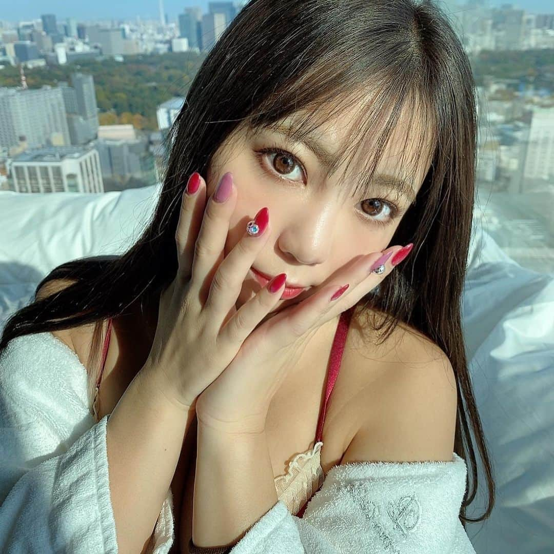 吉澤友貴さんのインスタグラム写真 - (吉澤友貴Instagram)「ネイルかわゆい💅 ❤️RED & PINK💓 @chipieee_tokyo  @chipieee_nail_yuko  いつもありがとうございます🥰  #マグネットネイル#ピンクネイル#赤ネイル#レッドネイル#原宿ネイルサロン#キラキラネイル#シピー#シピーネイル」11月15日 14時37分 - yuki_yoshizawa_