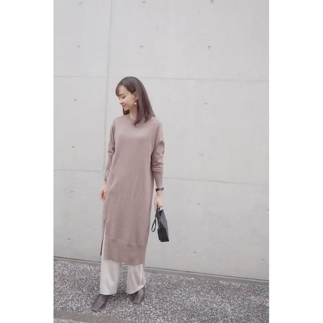 乙黒えりのインスタグラム：「ニットワンピ  土曜日は公園と習い事であっという間に1日が終わった〜！ ニットワンピは下にパンツを合わせた方が暖かいし、スリットも活かせていいね！  #ニットワンピ　@cast_colon  #パンツ　@fray_id  #ブーツ　@kobe_lettuce   #ママコーデ#ママファッション#ニットワンピ#castcolon #cast#ootd #ブラウンコーデ」