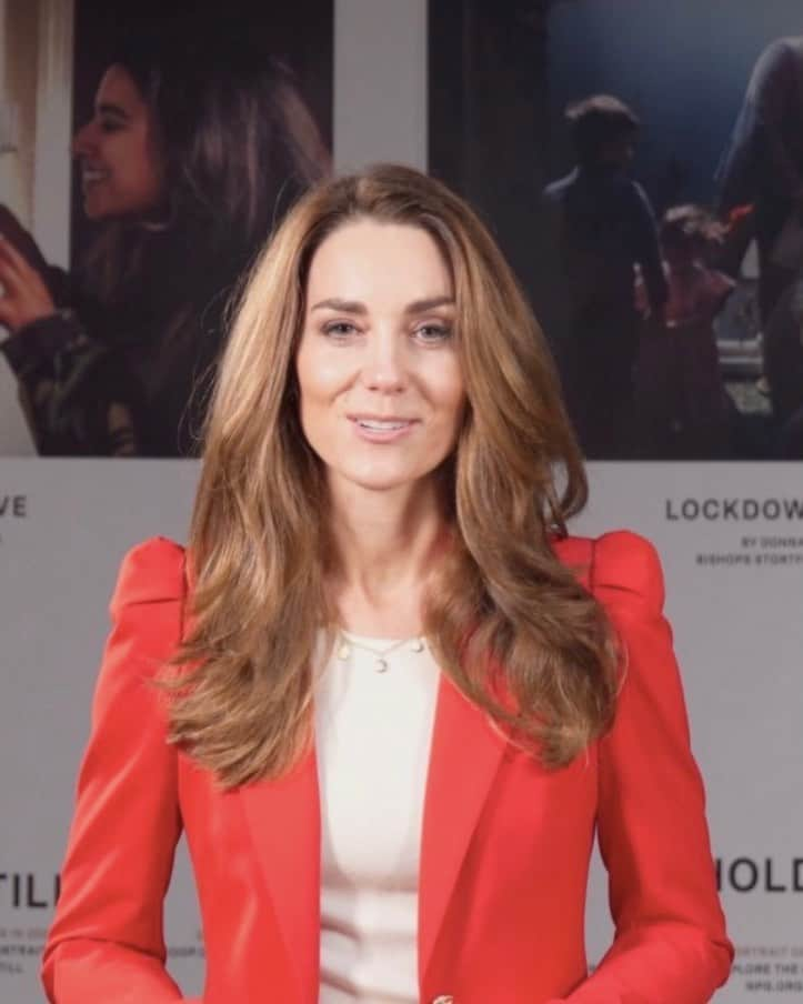 アレックスモンローさんのインスタグラム写真 - (アレックスモンローInstagram)「HRH The Duchess of Cambridge wears our Paleontology Nugget Necklace in her @kensingtonroyal IGTV marking the end of #HoldStill2020 Community Exhibition ✨  #AlexMonroe #HandmadeinEngland #InspiredbyNature #EthicallyMade #DuchessofCambridge」11月15日 20時14分 - alexmonroejewellery