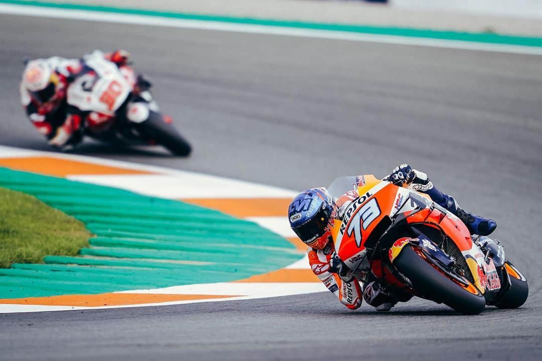 レプソル・ホンダのインスタグラム：「@alexmarquez73 is ready to ride 🤝」