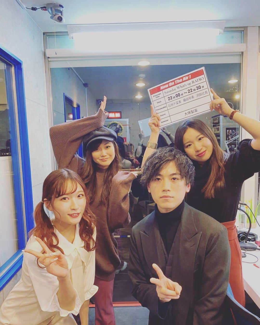 鈴木美南海さんのインスタグラム写真 - (鈴木美南海Instagram)「昨日ラジオ聞いてくださった方 本当にありがとうございました😊 来週もアシスタントMCとして出演します！！ お楽しみに！！  ー　　ー　　ー　　ー　　ー　　ー　　ー　　  Those who listened to the radio yesterday  Thank you so much 😊  I will appear as an assistant MC next week as well! !!  looking forward to! !!   ー　　ー　　ー　　ー　　ー　　ー　　ー　　  어제 라디오 들어 주신 분  정말 감사합니다 😊  다음주도 비서 MC로 출연합니다! !  기대하세요! !   ー　　ー　　ー　　ー　　ー　　ー　　ー　　  الذين استمعوا للراديو أمس  شكرا جزيلا 😊  سأظهر كمساعد MC الأسبوع المقبل أيضًا! !!  يتطلع إلى! !!   ー　　ー　　ー　　ー　　ー　　ー　　ー　　  #ラジオ #ご視聴ありがとうございました #木場スタジオ #レインボータウンfm #アシスタントmc #mc #radio #라디오 #مذياع #集合写真」11月15日 14時52分 - u_minami_official