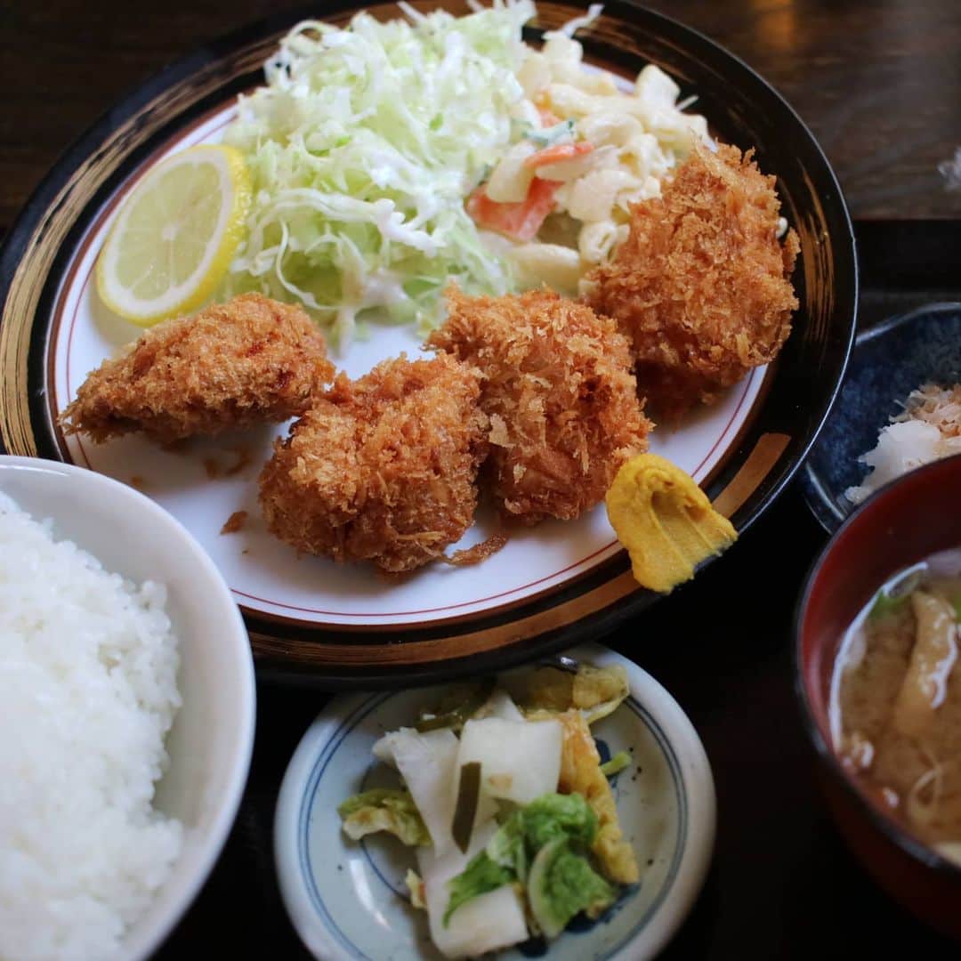 日向正樹のインスタグラム：「今日のお昼は所沢街道沿いにある三喜食堂さんでヒレカツ定食です。 久々にどんぶり飯で満足〜。」