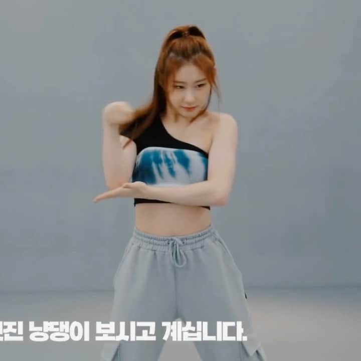 チェリョンのインスタグラム：「what's your fav itzy choreo?🍒」