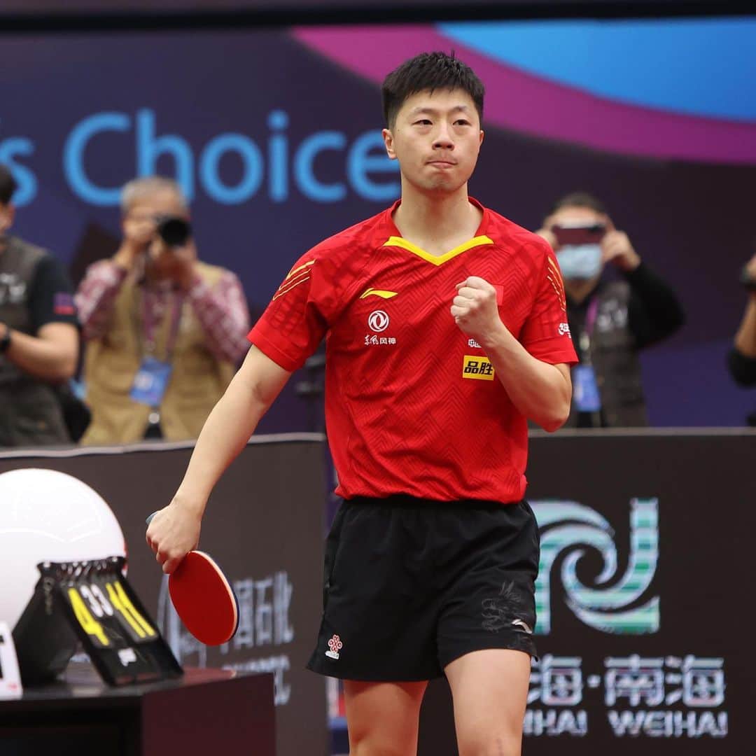 ITTF Worldさんのインスタグラム写真 - (ITTF WorldInstagram)「SEVEN-GAME THRILLER!!  🐉  THE DRAGON IS ON FIRE 🔥🔥🔥🔥 … and in the FINAL‼️  Ma Long fights back from 1-3 down to beat Tomokazu Harimoto and avenge last year’s semi-final defeat at the #ITTFWorldCup   #RESTART」11月15日 15時20分 - wtt