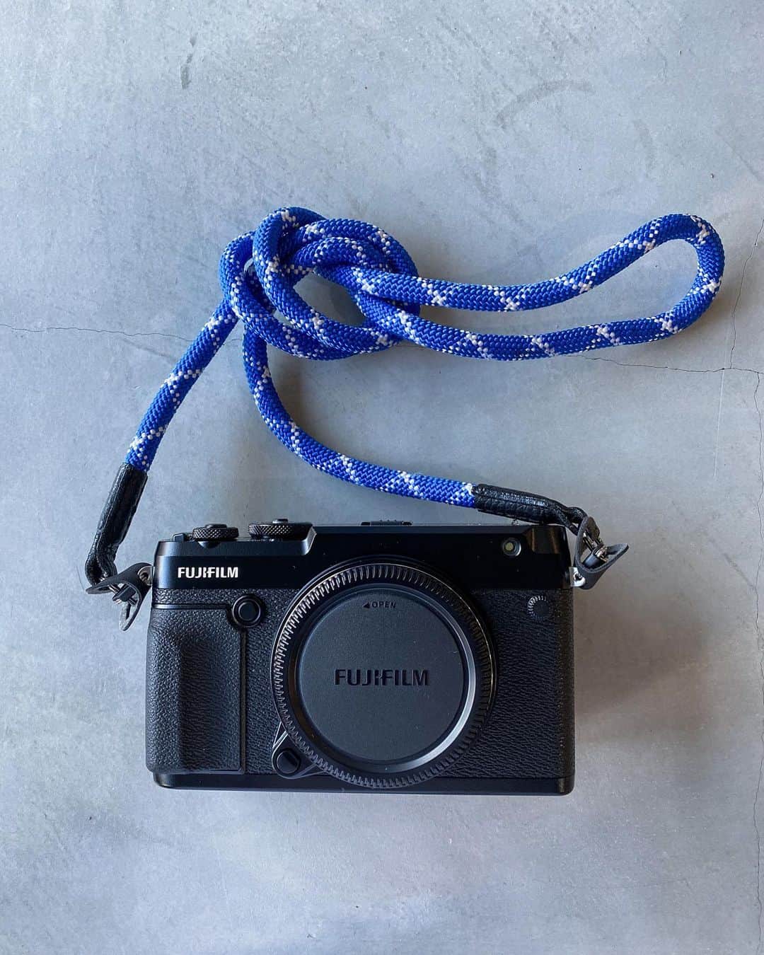 Yanagihara Hirokiさんのインスタグラム写真 - (Yanagihara HirokiInstagram)「こんにちは ・ ・ gfx50r ・ ・ 誰か作品撮りさせて下さい📸 ・・ そして旅に行きたい #FUJIFILM#gfx#gfx50r#カメラ」11月15日 15時22分 - yanagihara_hiroki