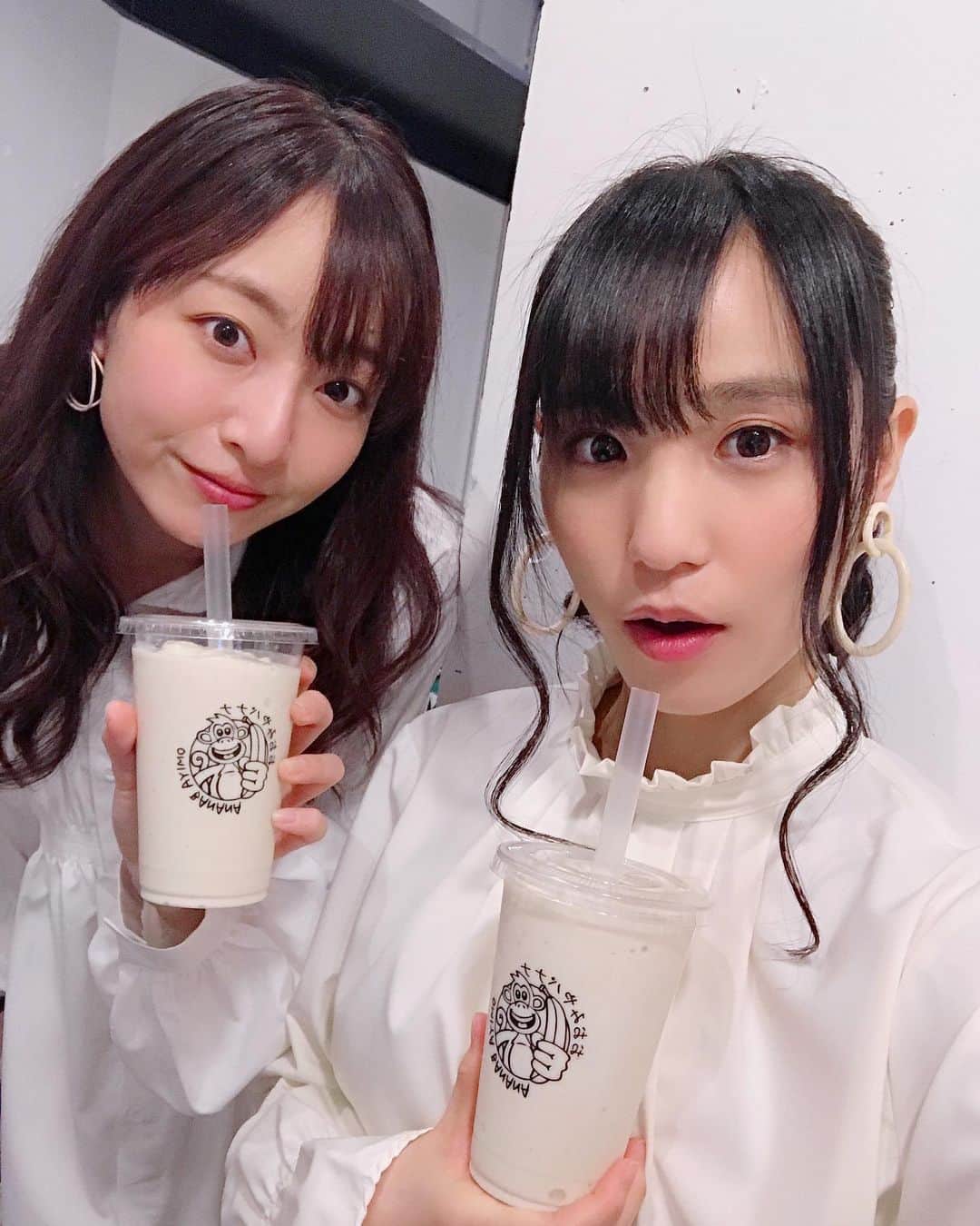 のインスタグラム：「原宿RENONさんでのライブ、2公演とも終了しました！ お越しいただき、ありがとうございました！原宿RENONさんで歌わせていただいたのは初めて✨ とても素敵な会場でした🥰  最後にレノンくんとパシャリ📸   #ビタスイ #だけど会いたい #バナナジュース #原宿」