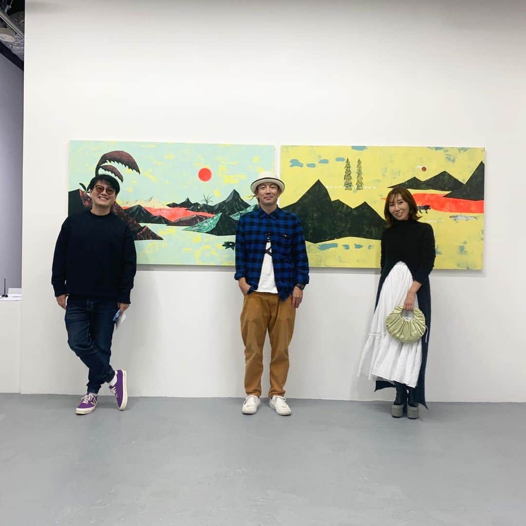 のインスタグラム：「青山のhpgrp gallery での田中健太郎さんの個展「地点」に。  田中君の描く動物も植物も、いつも孤高で強くて、美しい。  そしてとても優しい。 地平線や水平線を眺めるみたいに  部屋に飾ったら、きっと素敵な風が吹くような気がします。  １１月２１日まで。」