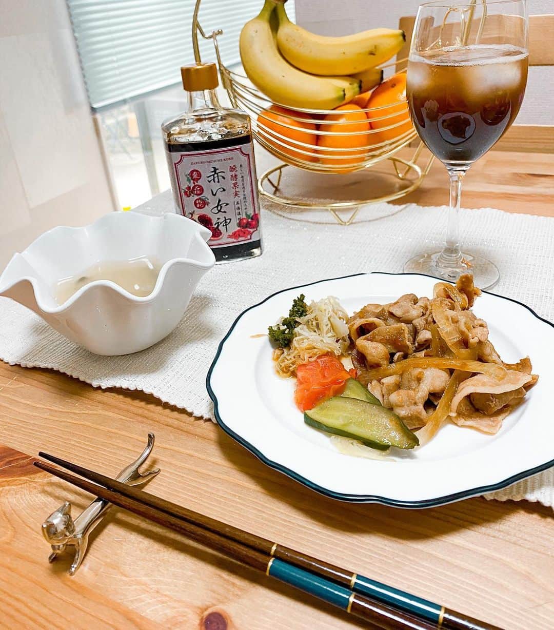 Gabrielaさんのインスタグラム写真 - (GabrielaInstagram)「今日のランチは生姜焼きと味噌汁だけ😝 最近食べすぎたから🙃 飲み物は「赤い女神」、ザクロ味のシーボンビューティドリンク 😌　炭酸割りが好き❣️ 健康も美容のために飲んでます👌 11/30まで　フォロー&いいねで　「シーボン 赤い女神」が当たるキャンペーンを実施中なので、公式アカウントをチェックしてね @cbon_jp . A cbon está sorteando esse drink 🥤 anti-idade ☝️ Corre na conta deles, segue e curte a foto☺️😘 . . The Cbon is giving away this Pomegranate drink, all you need to do is  Follow the official account @cbon_jp Like the pictures 👌 . .  #PR #シーボン #シーボンプレゼント企画 #シーボンビューティドリンク #シーボン発酵ドリンク #赤い女神 #プレゼントキャンペーン」11月15日 15時54分 - rkgabriela