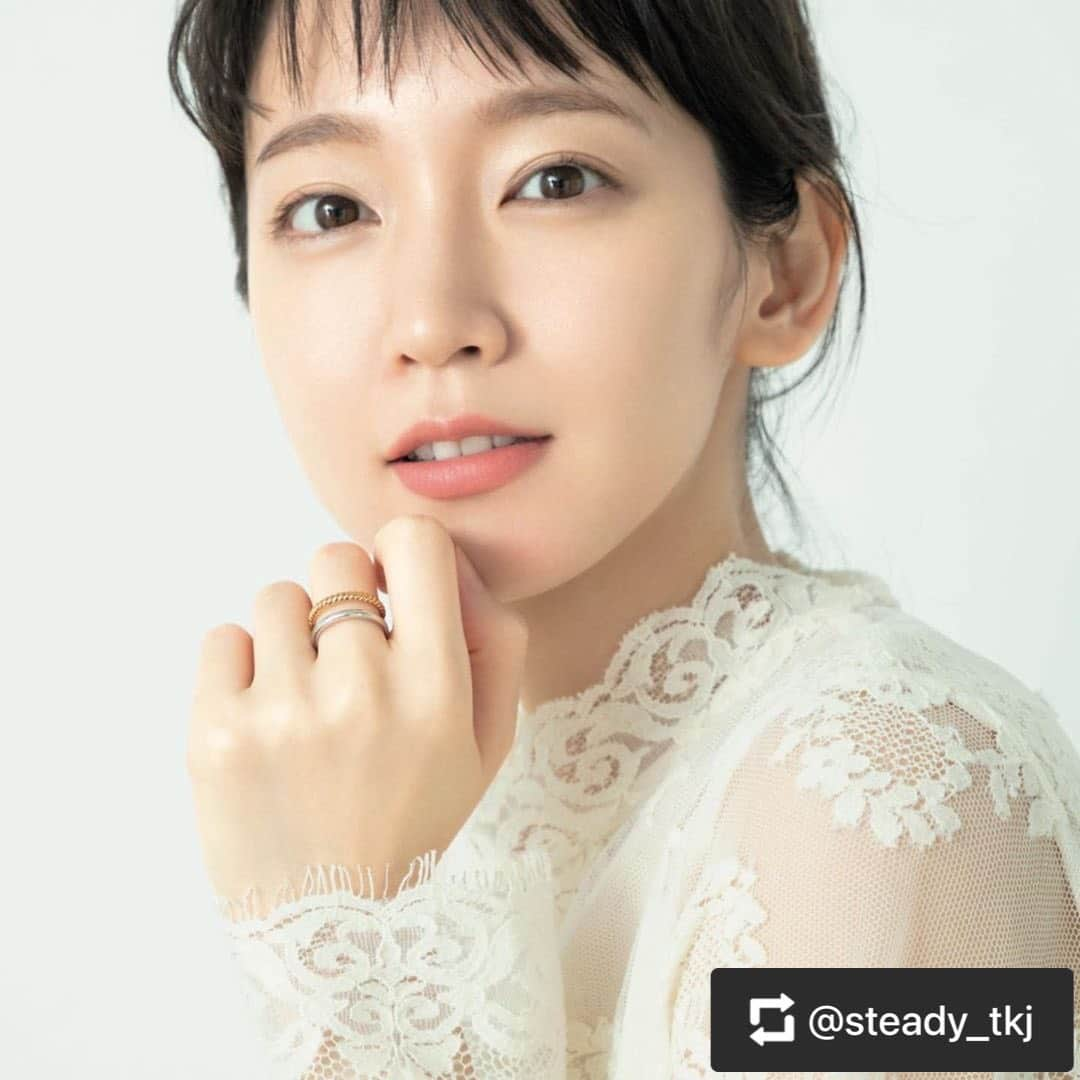 吉岡里帆さんのインスタグラム写真 - (吉岡里帆Instagram)「steady!!  12月号だよ。 女の子らしいジュエリー、女の子らしい洋服が待ってるよ♡  @steady_tkj」11月15日 16時02分 - riho_yoshioka