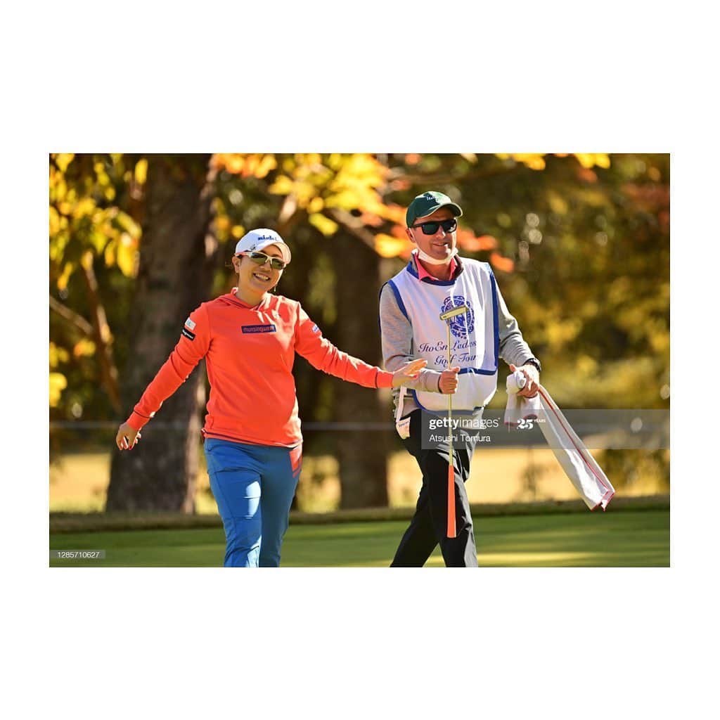 宮里美香のインスタグラム：「*** 伊藤園レディスゴルフトーナメント⛳️ . Total -7 10位タイ . 今週も応援ありがとうございました！！ . 久しぶりのTop10 Finishでしたが、最終日にスコアを伸ばせなかったのが悔しすぎる😭ダボ2つは痛い… . でも、久しぶりの上位争いでのラウンドはいい緊張感があって楽しかったです！！ . あともう少し… 今日の悔しさは来週にぶつけます😎🔥 . 来週は、愛媛県🍊 エリエールレディースです！ 寒さが気になるけど…🙈 引き続き頑張ります！！ . #jlpga #golf #enjoyed #伊藤園レディス  #久しぶりの #Top10 #まだまだ #頑張ります」