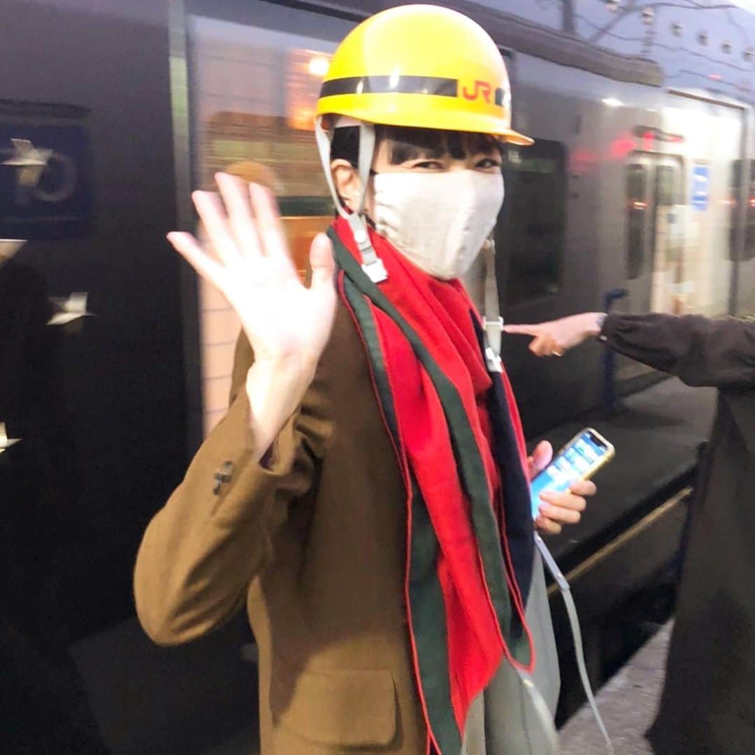 板谷由夏 さんのインスタグラム写真 - (板谷由夏 Instagram)「九州では素晴らしく素敵な列車に ちょっと🤏だけですが 乗りました。いつか長い旅をしたい。 憧れです。」11月15日 16時09分 - yukaitaya