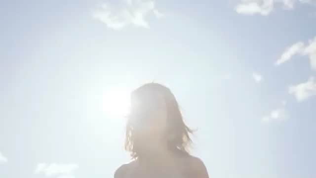 のインスタグラム：「Happy Sunday   #可愛いパトゥ  #repost @patou ・・・ A pie in the Sky is a piece of cake when it’s Patou! Director Warren Elgort captured Aurore during the photoshoot of our first Advertising Campaign by Arthur Elgort.  #Patou #LesFillesEnPatou @GuillaumeMarcDamienHenry #AdCampaign #ArthurElgort #Sky  @iza_official  #instorenow SHOPIZA.com  #izastagram」