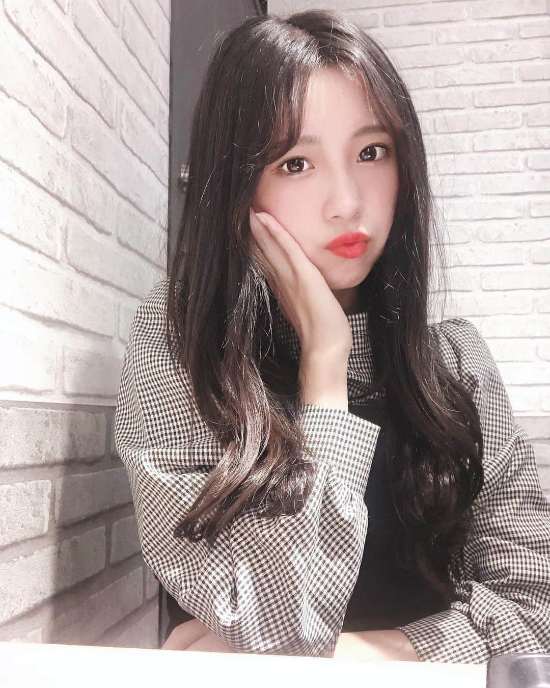 Miseiさんのインスタグラム写真 Miseiinstagram 前髪を伸ばしているので最近はセンター分けが多いです 冬は物欲が強くなります 黒髪アレンジ 前髪アレンジ センター分け ヘアースタイル ヘアアレンジ ヘアカラー 韓国ヘア 韓国ファッション