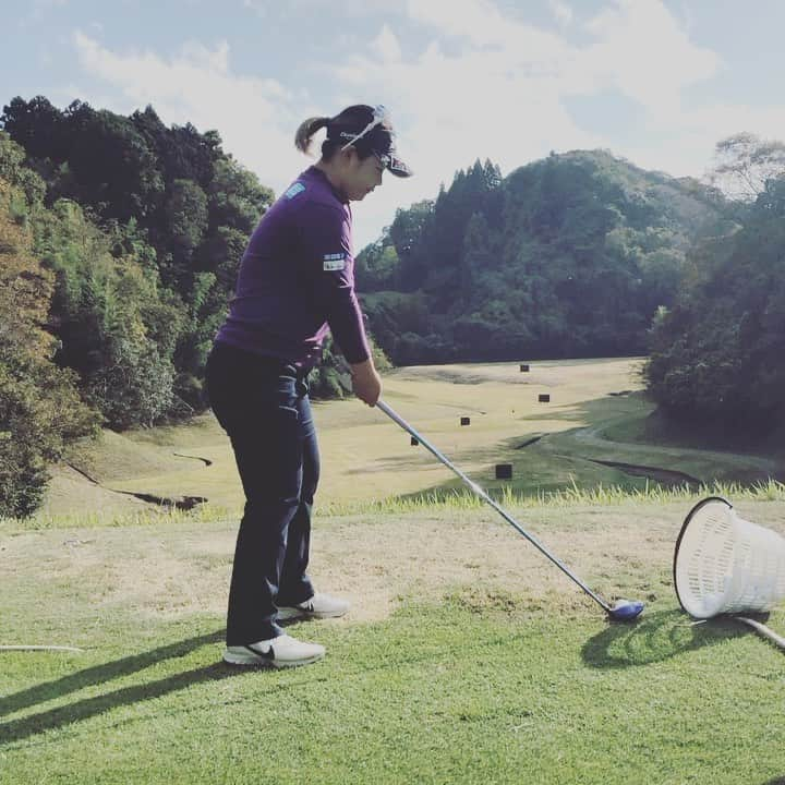 東浩子のインスタグラム：「伊藤園レディース 応援ありがとうございました！✨⛳️‼️  昨日は久しぶりに、上がりでバーディとって予選通れました、  こういう展開はとても自信になりますね！まだまだ初心に帰って。 来週頑張ります！！  また引き続き応援宜しくお願いします😊💕 #伊藤園レディース #グレートアイランド倶楽部」