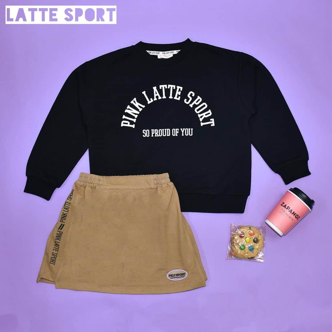 PINK-latteさんのインスタグラム写真 - (PINK-latteInstagram)「【🎱LATTE SPORTS🍪】 _ _ ピンクラテのスポーツウェアが 秋冬バージョンが登場😆💖 _ ダンスや部活、運動する子は 要チェック🧚🏻‍♀️‼︎ _ 動きやすさもバツグン🙆🏼‍♀️💓 そして低価格🤭💖！ _ 運動してる時もかわいくいたい子に おすすめだよーっ🥺🍒 _ 全国のアピタなどで発売中💓 ※ピンクラテ店舗での取り扱いはございません。 _ _ #PINKLATTE #ピンクラテ #ラテスポーツ #スポーツウェア #スポーツウェアコーデ  #スポーツ女子  #ティーンズファッション」11月15日 16時23分 - _pink_latte