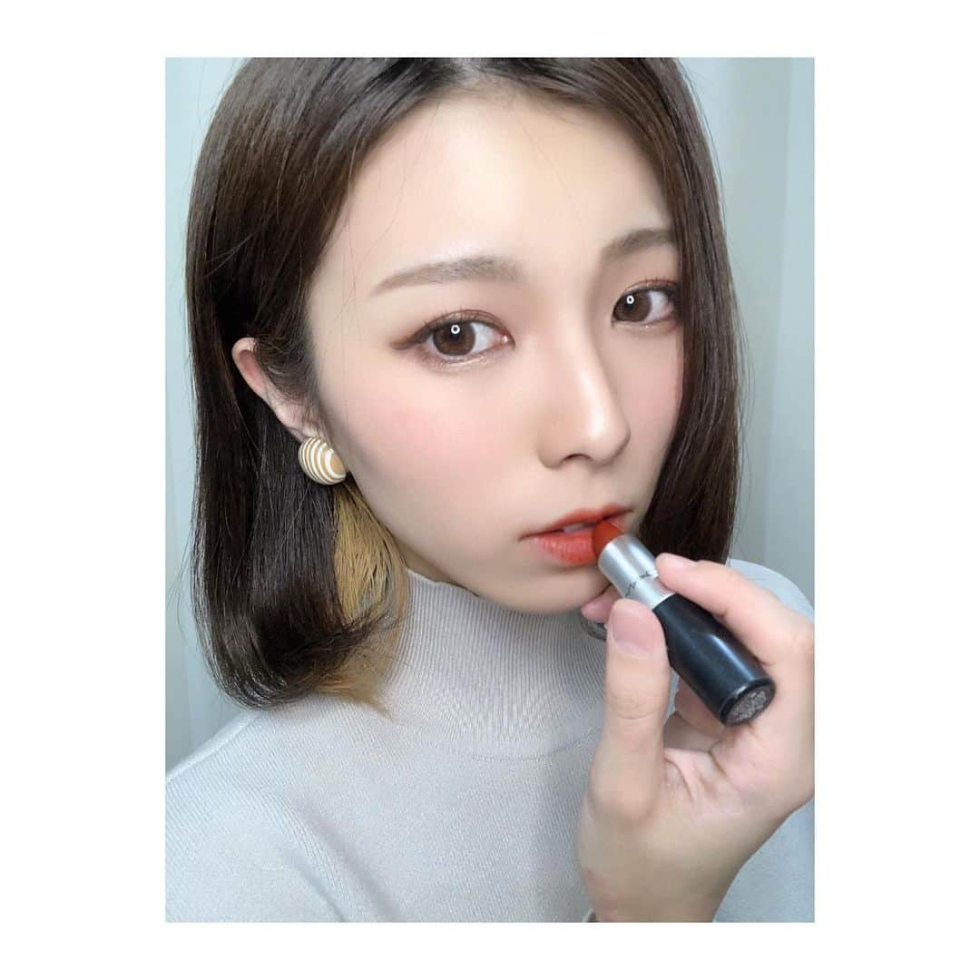 森脇加奈子さんのインスタグラム写真 - (森脇加奈子Instagram)「💄  最近のお気に入りリップ MACのマラケシュ！  マットな質感、ブラウンみのある赤が秋っぽいと私の中で話題になったので買いました さぞや秋冬のお洒落を楽しませてくれるのであろう…  MACのリップってちょっと気になるとドンドコ買ってしまう 渋谷の西武に行くと出入り口近いのもあってまず一番最初に見ちゃう笑  MACのリップはしっかり塗りもぽんぽん塗りもどっちもカワイイ、最強リップなのだよ〜！  #前髪切る前の写真 #MAC #cosmetics #マラケシュ #GU #きゃなこすめ」11月15日 16時24分 - canaco316