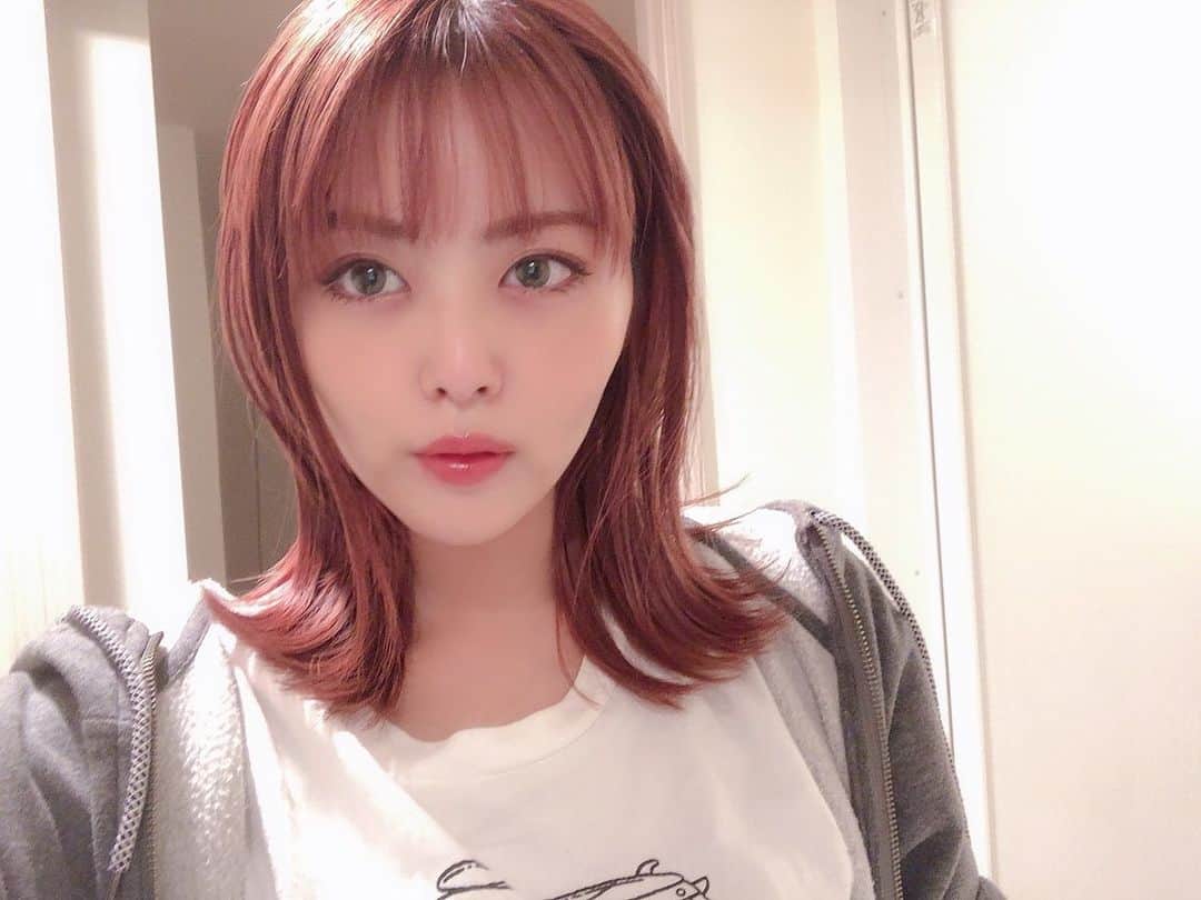 比良祐里のインスタグラム：「外ハネ🐙💓 . カラコンは #revia1day のミストアイリス💙 . 裸眼に慣れたけど、時々カラコンもしたくなります😊✨ . #カラコン着画」
