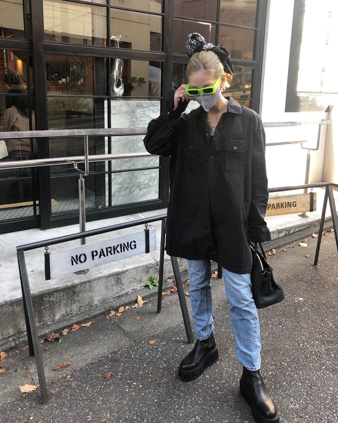 のインスタグラム：「気持ちいい天気🌼😂🤣 ・ ・ ・ #lunch #sundaynoon #昼下がり #ootd #outfit #mask #fashion #マスクコーデ #秋ファッション #デニムコーデ #木下ココ」