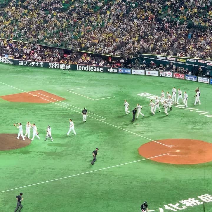 新垣泉子のインスタグラム：「おめでとーーー！！！  #ホークス #日本シリーズ進出 #おめでとうございます #良い試合でした」