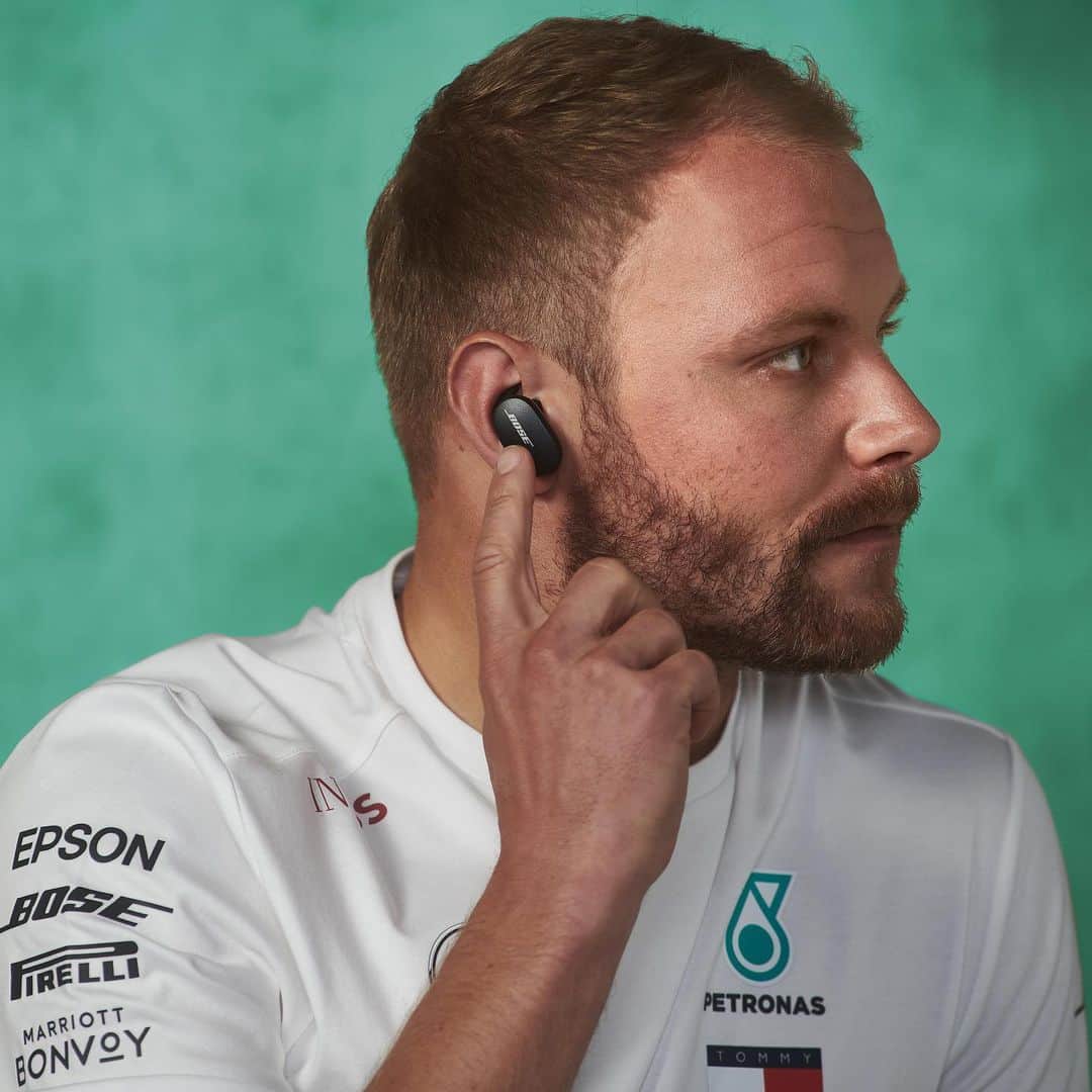 MERCEDES AMG PETRONASさんのインスタグラム写真 - (MERCEDES AMG PETRONASInstagram)「UPGRADE 🔥 Rocking the new @bose QuietComfort Earbuds!  Perfect for tapping out the distractions and tuning into race day. 👌  Fire over song suggestions for the boys to get into the zone.   #BoseEarphones」11月15日 16時33分 - mercedesamgf1