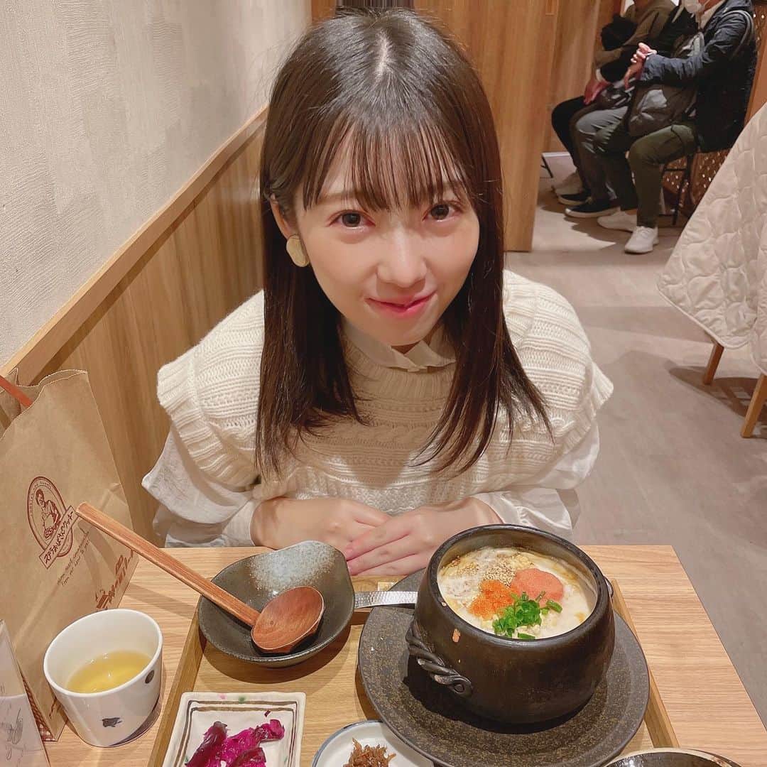 山岸理子のインスタグラム：「* 先日、きき( @kiki_asakura.official)と、 ご飯に行きました💓  たらこスパゲッティ専門店に行ったよ〜 ずっと気になってたんだ〜〜！  特別に キュートなきき をおすそ分け。  ・ ・ ・ ・ #tsubaki_factory #山岸理子 #浅倉樹々 #ちばーず #たらこスパゲッティ専門店 #2人でおデート #実質初だったかな ？？💚💓」