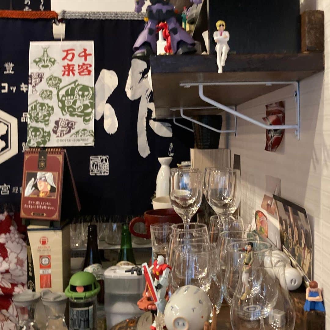 佐藤竜雄さんのインスタグラム写真 - (佐藤竜雄Instagram)「7月に近所にオープンしてた小料理屋的な飲み屋さん、土日は昼営業と聞きようやく行けました！都内では珍しい宮の雪推しのキンミヤ推し、更に意外だったのはおかみのガンダム推し(笑) #マキノウチ #宮崎本店 #キンミヤ #宮の雪 #ホッピー」11月15日 16時42分 - seitenhyohyo
