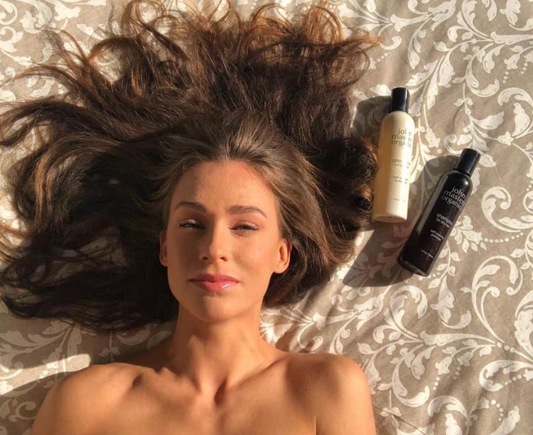 John Masters Organicsのインスタグラム：「The gorgeous @giulia_leona 😍⁠ Products used: Shampoo & Conditioner for Dry Hair」