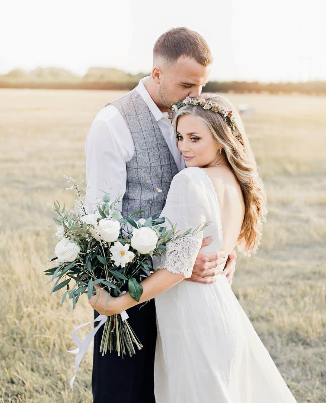 ミナのインスタグラム：「In a recent article, @confettiwedding shared the best ways to make buying a wedding dress more sustainable. Indiebride was listed as one of the best brands to buy a new, sustainable dress from. The dress in the picture is our beautiful Magnolia dress. It's made from silk and organic cotton and ramie and, like all our dresses, it's handmade in London.⁠ ⁠ The article lists a few good questions to ask from dress suppliers and we highly recommend reading it if sustainability plays a part in your wedding planning and especially dress shopping. Link in bio.⁠ ⁠ Venue - @bunkersbarnweddings ⁠ Photographer - @victoriamitchellphotography ⁠ Stylist - @pinkpeonyweddings ⁠ Props - @samsamays ⁠ Flower crown - @love_from_becky ⁠ Cake - @meadowsweetcakes ⁠ Hair stylist - @wedlockhair ⁠ Florist - @farmersflorist ⁠ Menswear - @fogartyformalhire ⁠ Celebrant - @kellyhcelebrant ⁠ Model - @chloegracemakeup ⁠ ⁠ ⁠」