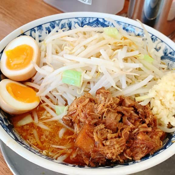 葉月里緒奈さんのインスタグラム写真 - (葉月里緒奈Instagram)「お久しぶりなぶぅさんの坦々麺。 うずらの卵が煮卵に変わってて、これがまた美味！ (以前はうずらの卵が3つ→煮卵1つ。うずらの煮卵ではありません。) #中延グルメ#らーめん#らーめん大好き #ラーメンぶぅさん#坦々麺#シビ辛増し#野菜トッピング#麺は少なめ#少なめでも200g #太るとわかっていてもやめられない #お腹いっぱい#大満足#rionahazuki」11月15日 17時05分 - riona_hazuki