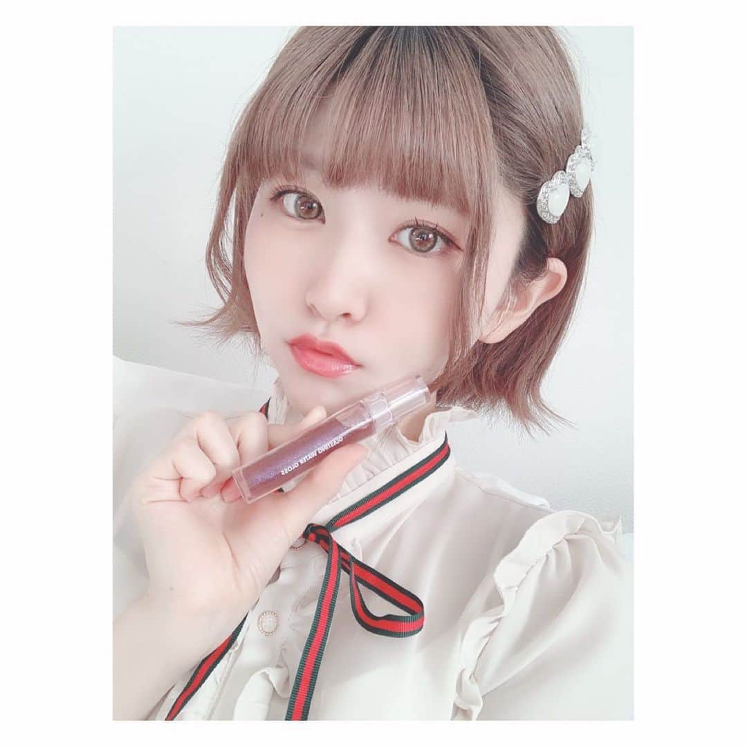 のインスタグラム：「💄 . . rom&ndのグラスティングウォーターグロス02が可愛すぎて…🥺初めてメイク系の投稿‪‪❤︎  単色だと彩やかに感じる、でもプラム系まで暗くない方がいい、そんな日に私は重ね付けしたいと思った…❣️‬ 今回はジューシーラスティングティント07.JUJUBEを使ったよ🥰  お洋服は既出です🙇🏻‍♀️ . . #ロムアンド #グラスティングウォーターグロス #nightmarine #ジューシーラスティングティント #jujube  #メイク好き #makeup #new #rip #instagood #instalike #follow #followｍe #메이크업 #좋아요 #팔로미」