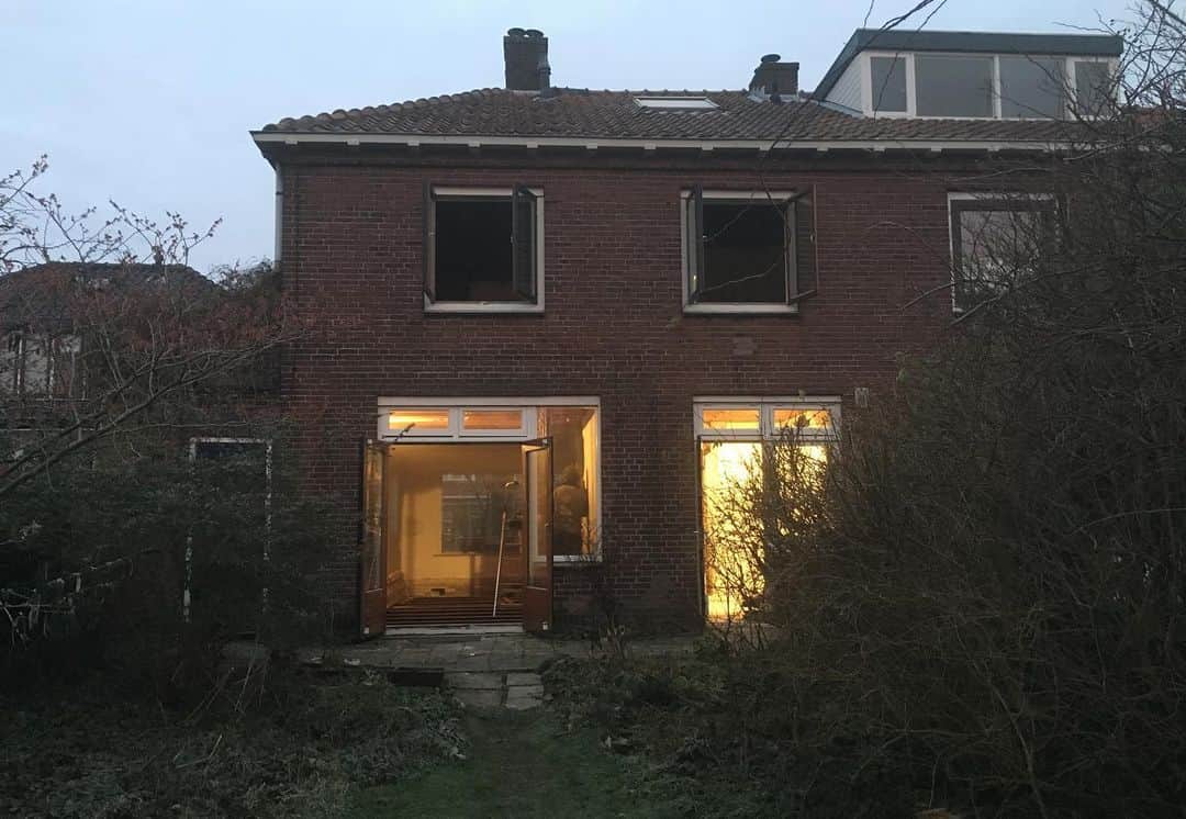 WOUTER PEELENさんのインスタグラム写真 - (WOUTER PEELENInstagram)「I have a HUGE ANOUNCEMENT to make: We’ve sold the house 😱After almost 3 years of remodeling my old 1950’s place we decided to move back to the city where both of us were born: AMSTERDAM ❌❌❌ We are ready for a new adventure but first I wanna take you with me on my journey of remodeling 🛠 As you can see I’ve started from scratch and I’m very proud of what it looks like today 😍 Hard work pays off 💪🏼 but I couldn’t have done it without the help of my amazing family and friends who put in A LOT of hard work ❤️ Enjoy the ride 😘」11月15日 17時08分 - wouterpeelen1