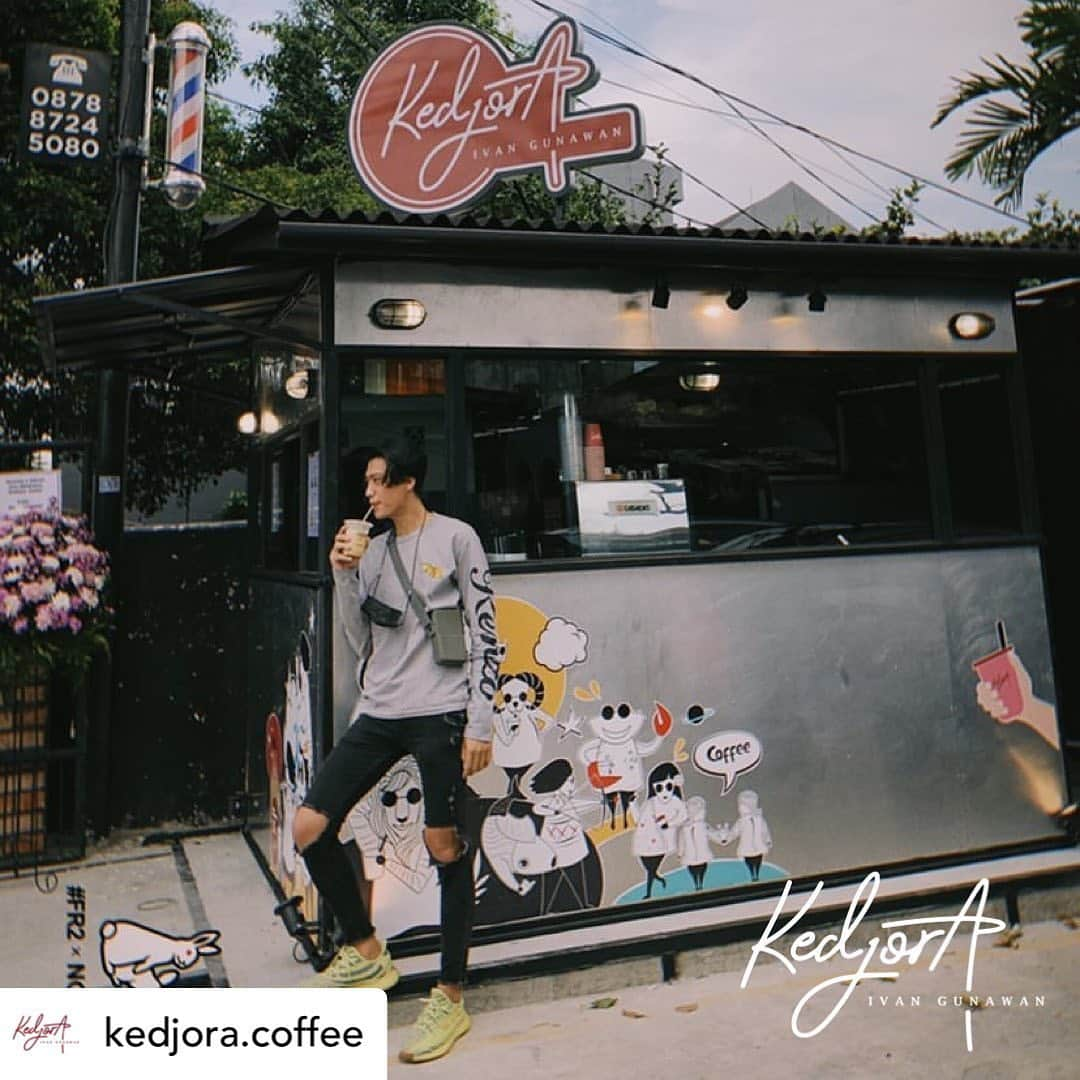 Ivan Gunawanさんのインスタグラム写真 - (Ivan GunawanInstagram)「. WE ARE OPEN ! Mampir ke @kedjora.coffee CIPETE di lokasi terbaru kami ! Siang-siang di Hari Minggu ini, kami akan membuatkan minuman favorite kamu. Ada promo menarik juga jika kamu datang hari ini lho.... ———————— KEDJORA COFFEE CIPETE  Bagi kalian warga Cipete dan sekitarnya,  Apalagi kalian yang sering melewati jalan Cipete Raya, hari ini kalian akan sudah bisa menikmati menu-menu dari Kedjora Coffee.  ———— 📍 JALAN CIPETE RAYA NO.11 C RT.08/04, Cipete Selatan, Jakarta Selatan ———— Kita tunggu ya kedatangan kalian, karena ada promo-promo menarik juga khusus untuk pelanggan Kedjora Coffee Cipete ! Sampai jumpa disana ya..... . . #kopigulaaren #pecintakopi #kopikekinian #kedjoracofee #kedjoracoffeeBSD #kedjoracoffeeCipete #kedjoracoffeeTebet #kedjoracoffeeBintaro #Cipete #cipeteselatan #cipetekuliner #cipetecoffee」11月15日 17時19分 - ivan_gunawan