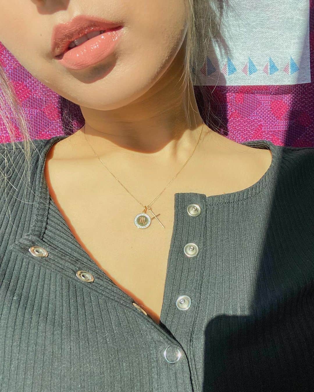 のインスタグラム：「マークミレンの星座チャームを﻿ もともと付けていたアクセと一緒に♏️💖﻿ ﻿ アレルギー反応も出ないしずっと付けていられる🥺﻿ ﻿ 今ならブラックフライデーセールで20%OFFから﻿ さらにクーポンコード(𝟏𝟓𝐌𝐈𝐘𝐀)で𝟐𝟓%𝐎𝐅𝐅だよ💘﻿ ﻿ ﻿ @marcmirren #marcmirren #detailsbymm #マークミレン #北欧ジュエリー #new #acce #fashion #スウェーデン #金属アレルギー #送料無料」