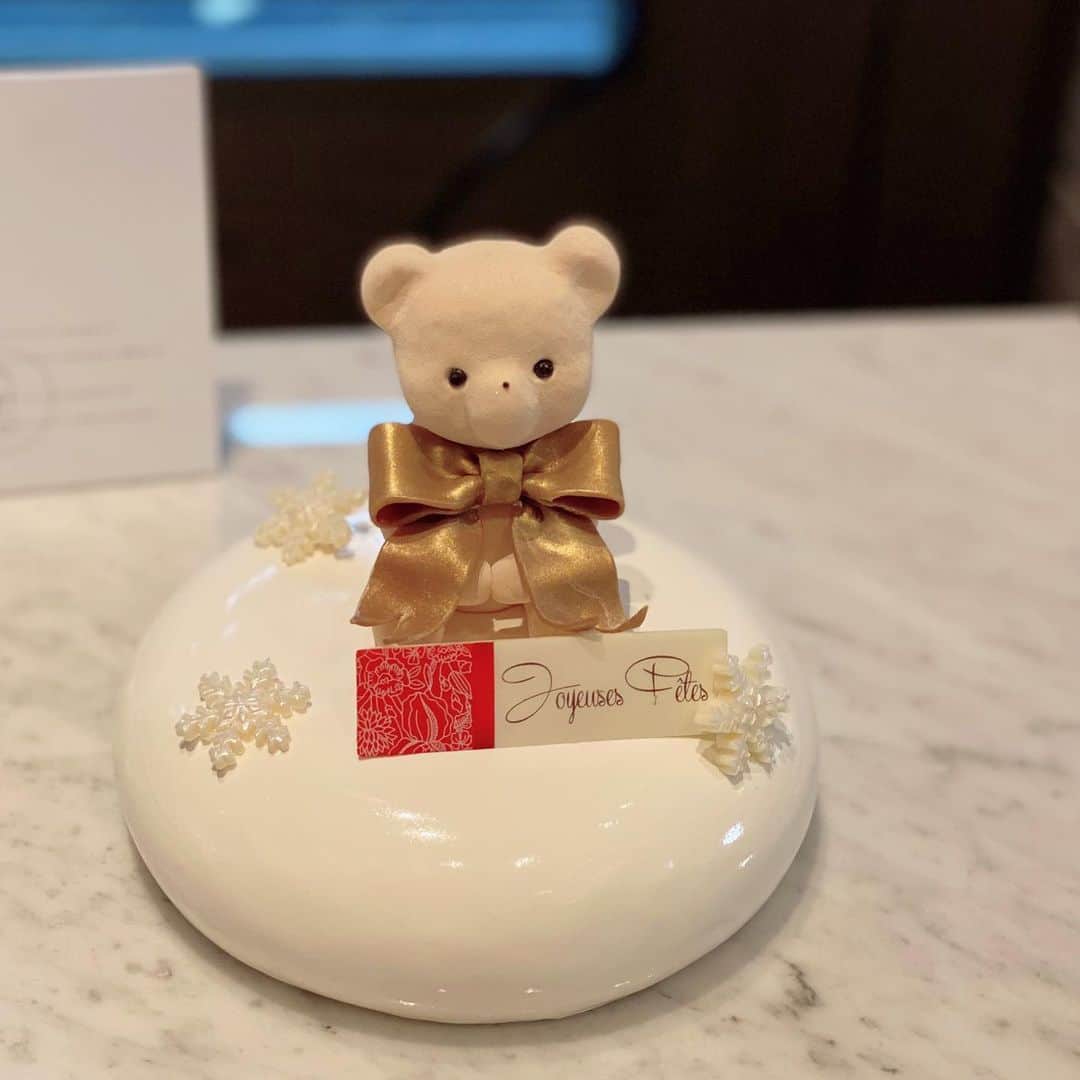 紗蘭さんのインスタグラム写真 - (紗蘭Instagram)「こないだルワンジュの展示会に行ってきたよん🧸♥️ クマさんのケーキで有名なところ💕💕💕 クリスマスケーキたちどれも可愛くて今年はどれをオーダーしようか今から楽しみ🎂🎅🏻♥️ りささん誘ってくれてありがとうございます💕 #ルワンジュ東京 #ルワンジュ #louangetokyo」11月15日 17時37分 - saracchidayo