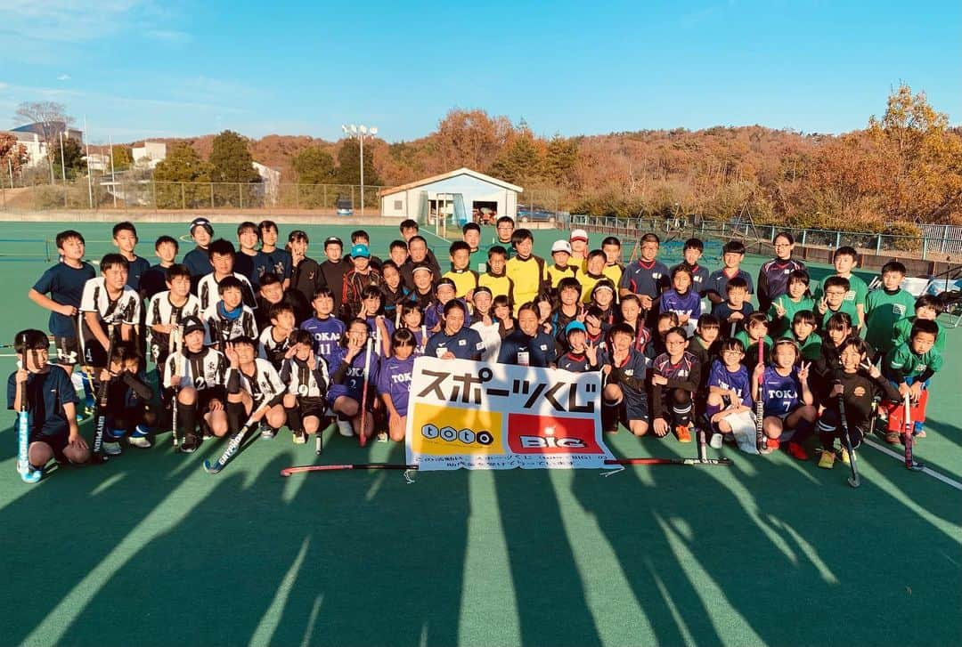 及川栞のインスタグラム：「. 夢みるホッケー教室 IN 福島県🏑🌈 @jha_sakura 🌸🇯🇵 講師として @sakanachan0814 と行ってきました〜！ 福島県、宮城県、山形県、茨城県の 元気いっぱいの子供たちとホッケーを 楽しむことが出来ました。 先生にアドバイスもらってできた！って 笑顔で言ってくる子供達がめちゃくちゃ可愛かったなぁ〜！🥰 またお会い出来る日を楽しみにしています！！ サポートの皆さんもありがとうございました🏑💖  #hockey#dreamschool#fukushima#toto#sports#totobig#smile#enjoy#cutiees#powerful#presents#japan」