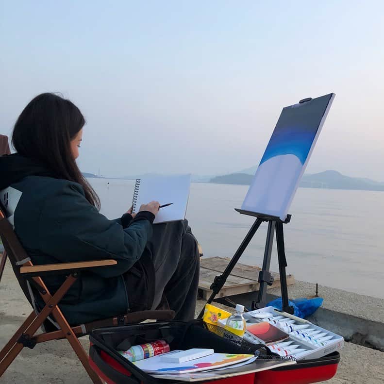 クォン・スジョンのインスタグラム：「아무 생각이 없네☺️🎨  #붓 들자마자 느낌옴 #망한느낌」
